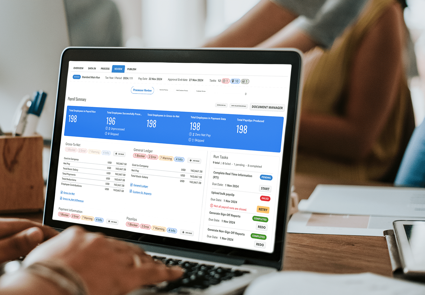 Global Payroll for Midsize businesses 8 platform banner